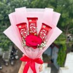 Red Rose & KitKat Chocolate Mini Bouquet