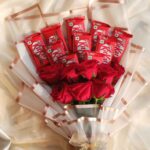 Red Rose & KitKat Chocolate Combo Bouquet
